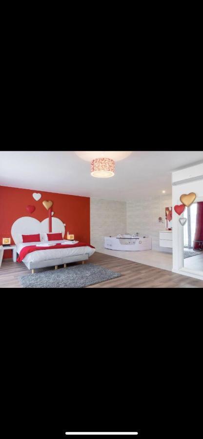 Hotel Domaine Des Pierres Dorees Ternand Room photo