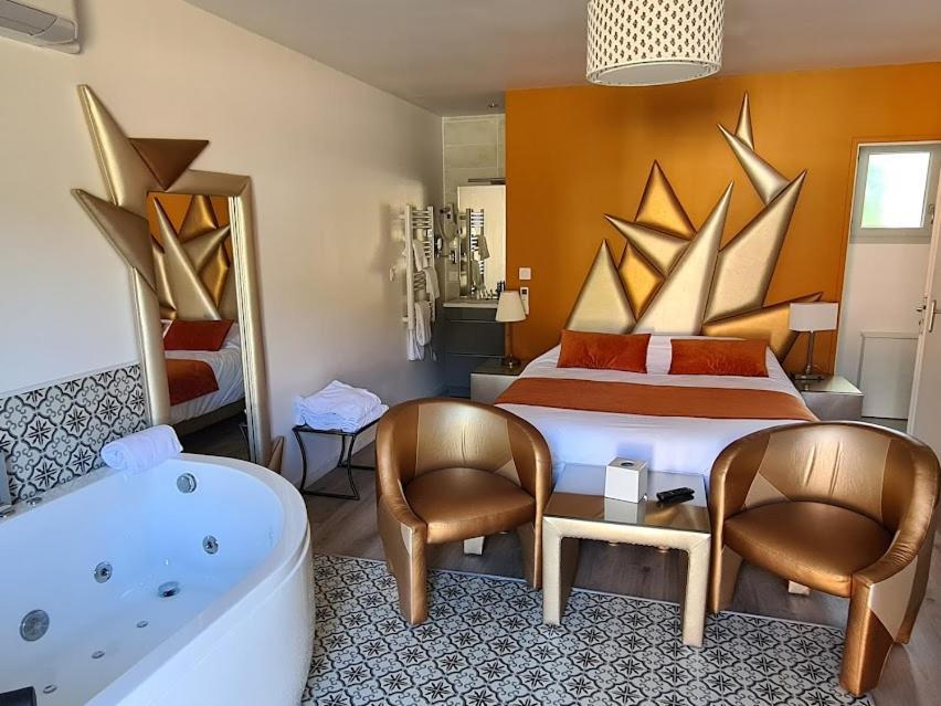 Hotel Domaine Des Pierres Dorees Ternand Room photo