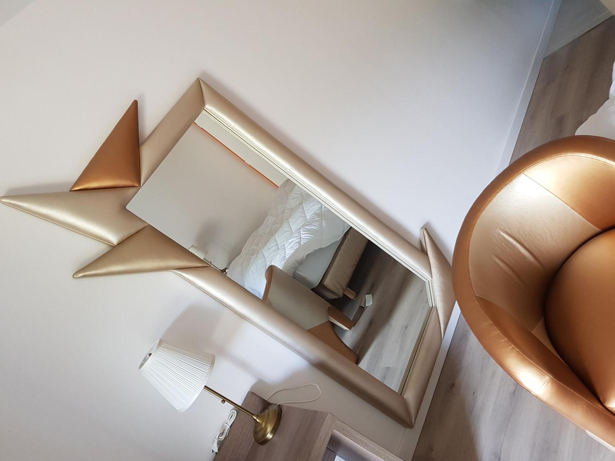 Hotel Domaine Des Pierres Dorees Ternand Room photo