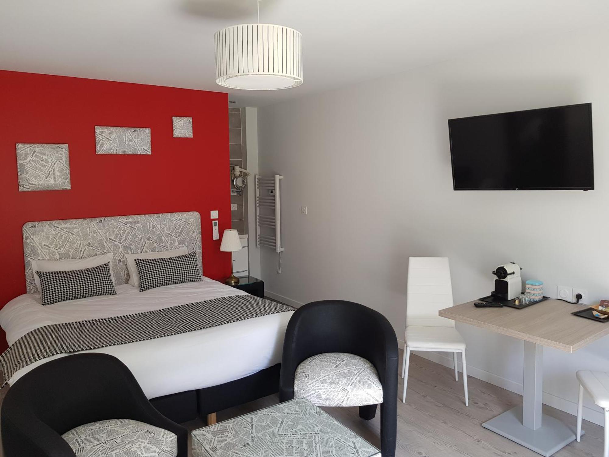Hotel Domaine Des Pierres Dorees Ternand Room photo